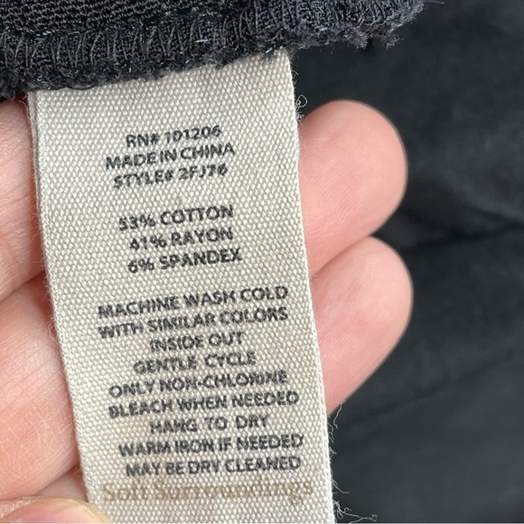 Soft Surroundings black pull on‎ button ankle pants Medium - Picture 4 of 6